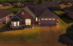 700 White Bear Trl, Lindale, TX 75771