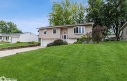 201 Thunderbird Drive, Marshalltown, IA 50158