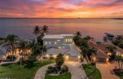 2302 SE 28th Street, Cape Coral, FL 33904