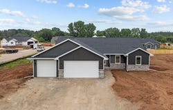 W5809 ROUNDSTONE Place, MENASHA, WI 54952