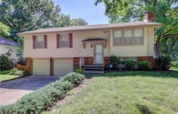 8818 Crescent Avenue, Kansas City, MO 64138