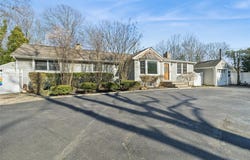 147 Calvert Avenue, Ronkonkoma, NY 11779
