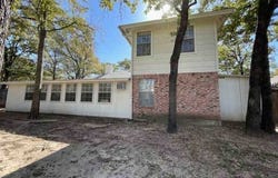 421 Meadowcrest Dr, Azle, TX 76020