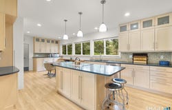 10 Fox Hill Road, Woodbridge, CT 06525