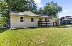 6 Ivy Hill Drive, Riverton, IL 62561