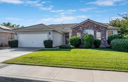 1043 W Pebble Drive, Hanford, CA 93230