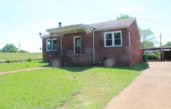 2902 E 15th Ave, Sheffield, AL 35660