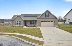 41 SMITH Circle, LITTLESTOWN, PA 17340