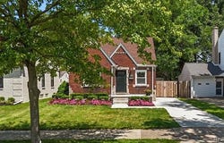 1450 Hampton Road, Grosse Pointe Woods, MI 48236