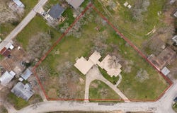 222 Myrtle Avenue, Luling, TX 78648