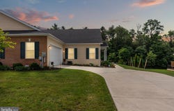 3243 PORTRAIT WAY, CHAMBERSBURG, PA 17201