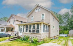 44 W Summit Street, Barberton, OH 44203