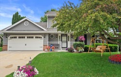 N77w15330 Crossway Dr, Menomonee Falls, WI 53051
