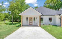 516 S 4th Street, Bonham, TX 75418