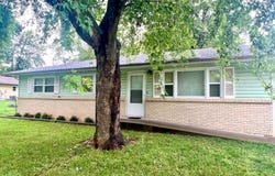 923 Rosemary St, Aurora, MO 65605