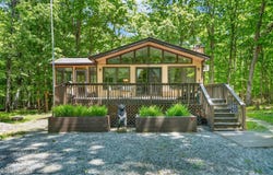 803 Buckhorn Court, Hawley, PA 18428