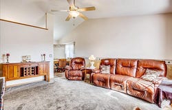 389 E Riley Ave, Haysville, KS 67060
