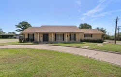 404 Joekel Ave S, Giddings, TX 78942