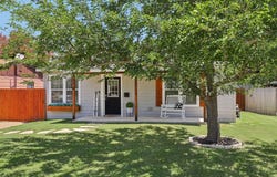 334 W Main St, Kerrville, TX 78028