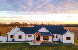 1072 E 1466 Road, Lawrence, KS 66046