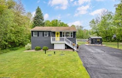 5 Emerald Dr, Vernon Twp., NJ 07422-1037