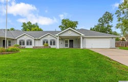 522 E 1st Street, Papillion, NE 68046-2451