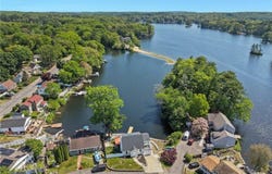 31 Beverly Circle, Smithfield, RI 02828