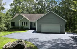802 Appaloosa Court, Lords Valley, PA 18428
