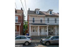 16 S 2ND STREET, WOMELSDORF, PA 19567