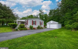 109 MAPLE AVENUE, MANHEIM, PA 17545
