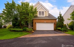 5 Fairmount Court, Monroe, NJ 08831
