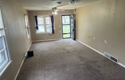 206 N Walnut St, Iola, KS 66749