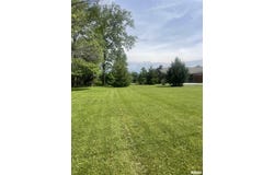 68 ALMOND Lane, Petersburg, IL 62675