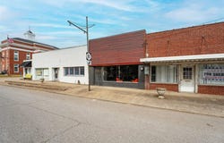 166 Main St., Calhoun, KY 42327