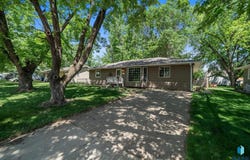 204 N Maple St, Viborg, SD 57070
