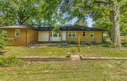 16805 Sunset Drive, Independence, MO 64057