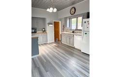 423 E Prairie Street, Vicksburg, MI 49097