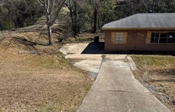 230 Hillside Drive, Vicksburg, MS 39180