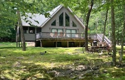 119 Upper Lakeview Drive, Hawley, PA 18428