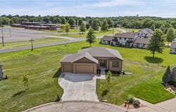 1201 Cottonwood Court, Paola, KS 66071