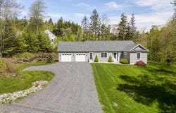 15 Shipbuilder Road, Boothbay, ME 04544
