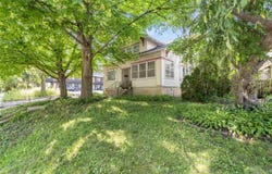 1036 E Court St, IowaCity, IA 52240