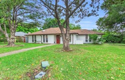 1032 Peach Lane, DeSoto, TX 75115
