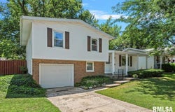 3 SOMMERSET Drive, Jacksonville, IL 62650