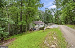 692 LAUREL Lane, BLUEMONT, VA 20135