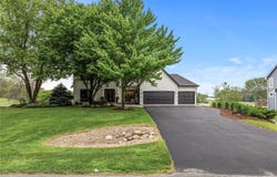 2624 Lakeview Drive, Shakopee, MN 55379