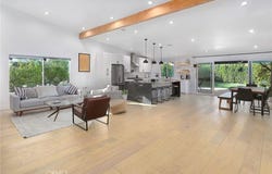 18149 Calvert Street, Tarzana, CA 91335
