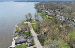 5207 N Lake Street, McHenry, IL 60050