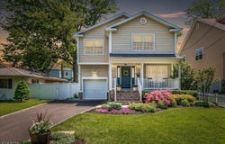 22 Kentnor St, Metuchen Boro, NJ 08840-2205
