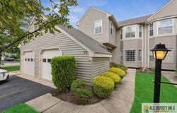 57 Yorkshire Drive, Monroe, NJ 08831
